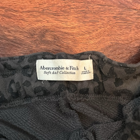 Abercrombie Leopard Print Comfy Shorts - Picture 3 of 3